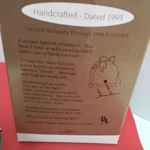 1993 Hallmark keepsake radio News Flash Christmas ornament - Picture 3 of 8